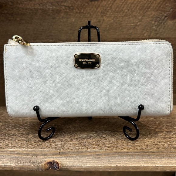 Michael Kors White Saffiano Leather Zip Wallet - Picture 1 of 10